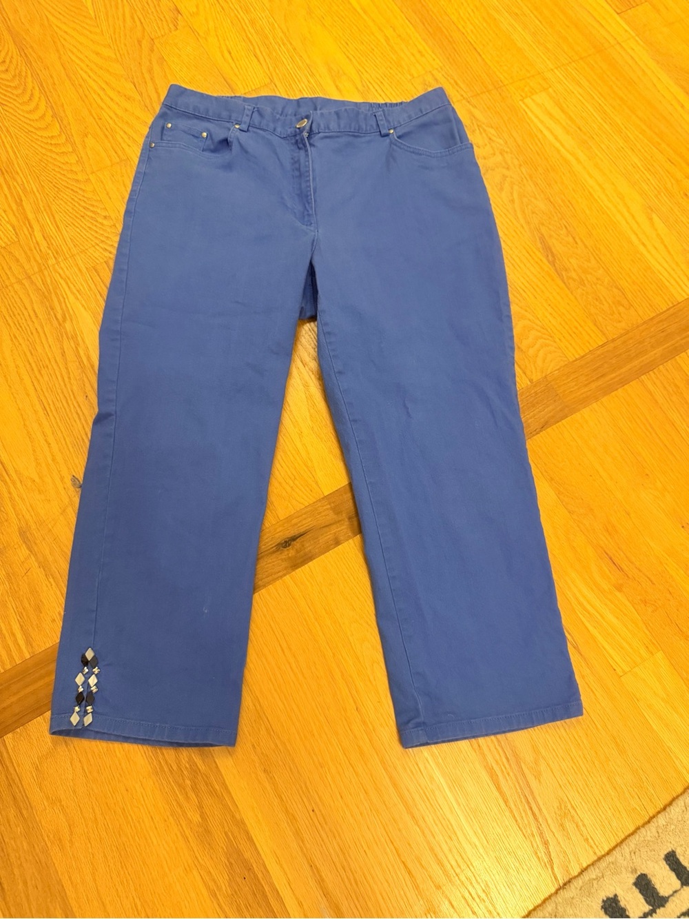 Ladies Size 10 "Ruby Rd." Blue Capris with Hem Diamond Accent GUC
